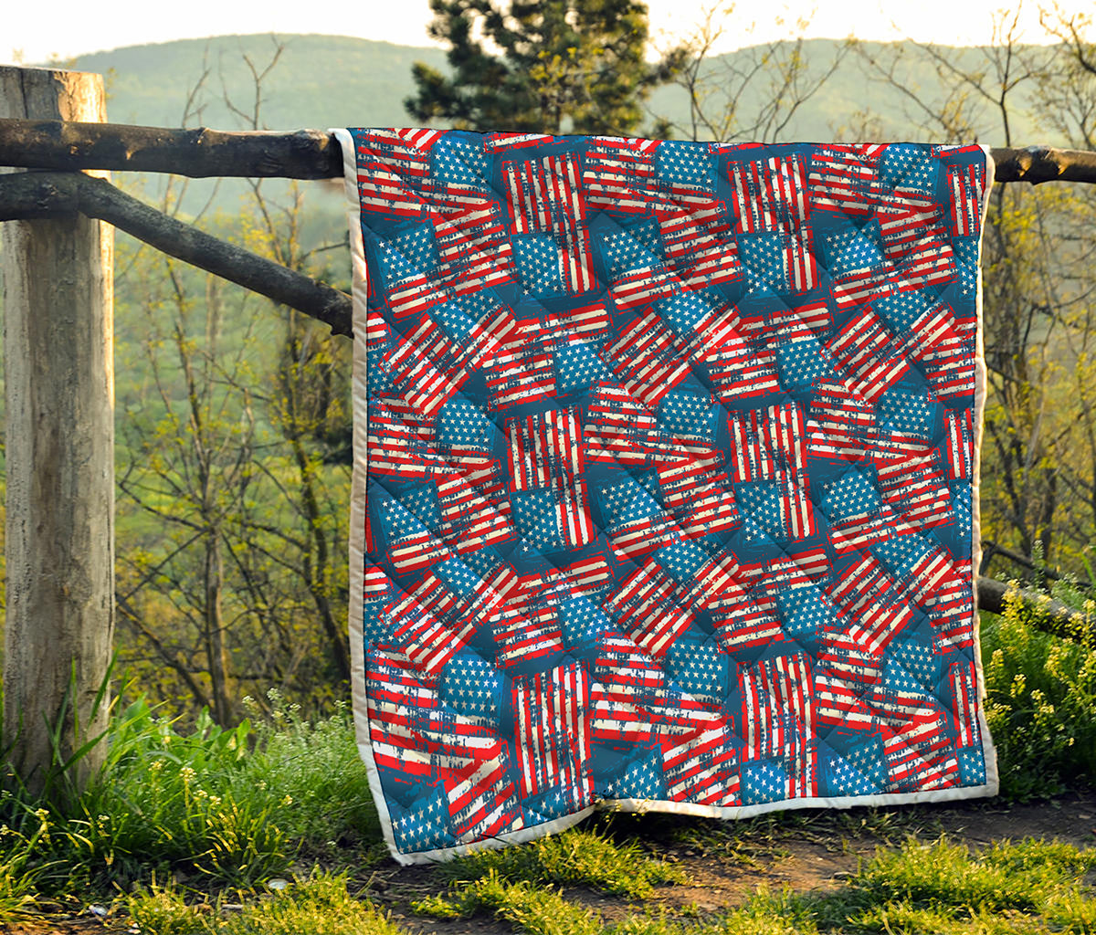 Grunge American Flag Pattern Print Quilt