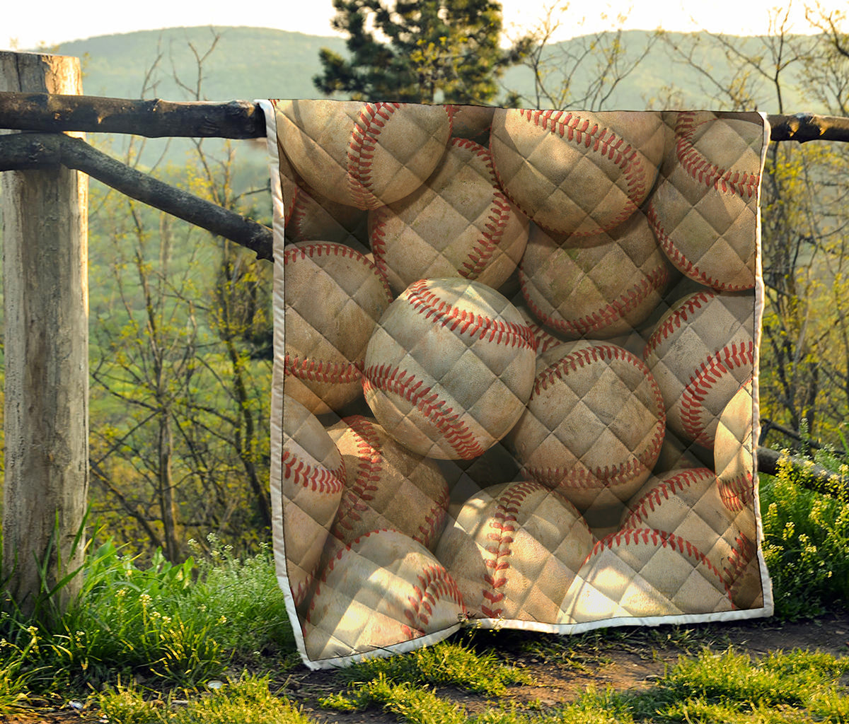Grunge Baseballs Print Quilt
