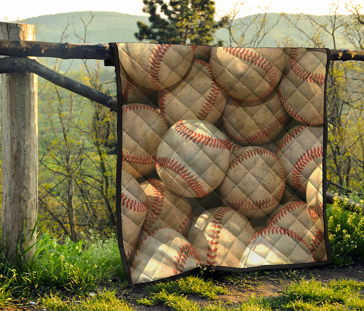 Grunge Baseballs Print Quilt