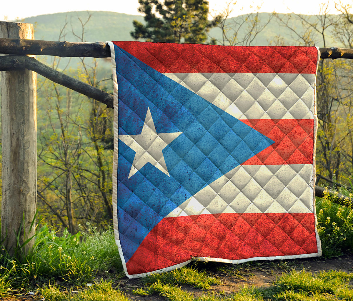 Grunge Puerto Rican Flag Print Quilt