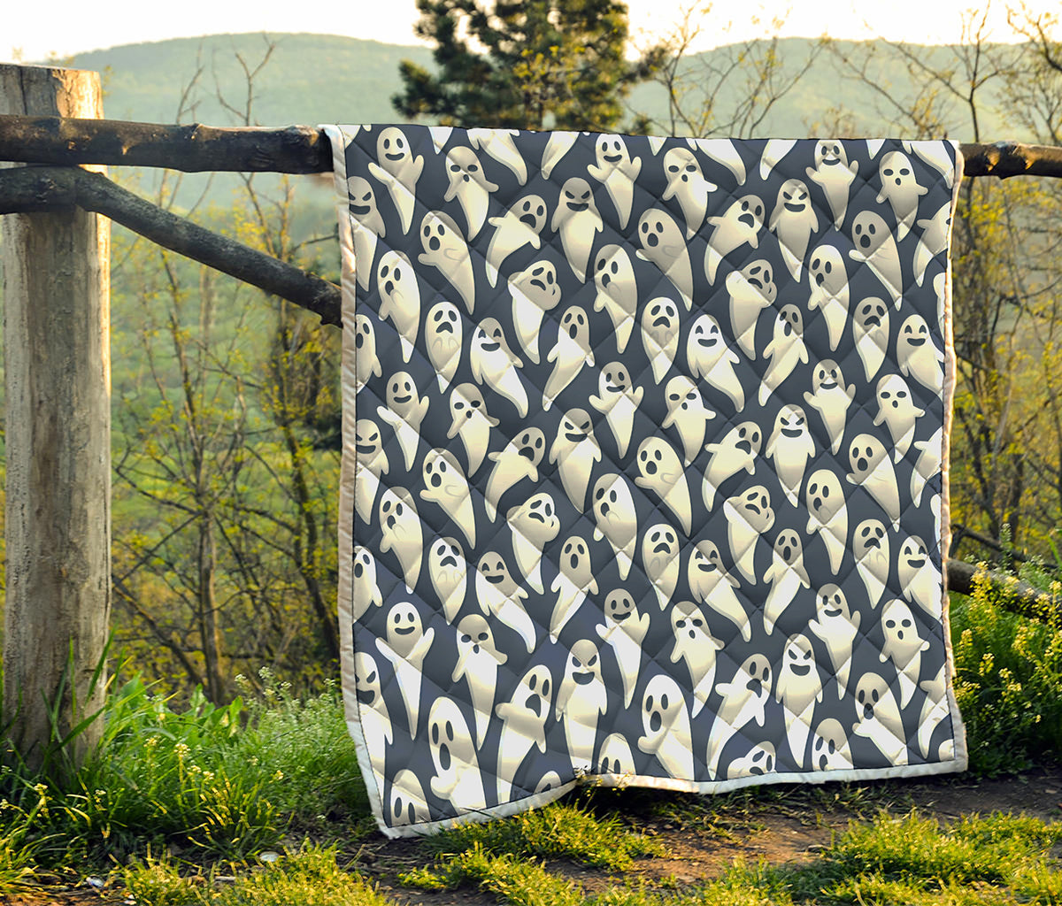 Halloween Ghost Pattern Print Quilt