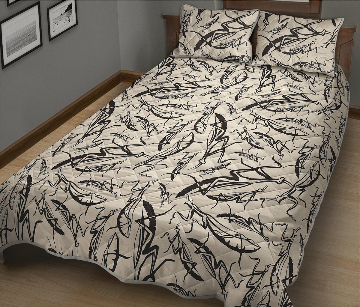 Hand Drawn Mantis Pattern Print Quilt Bed Set
