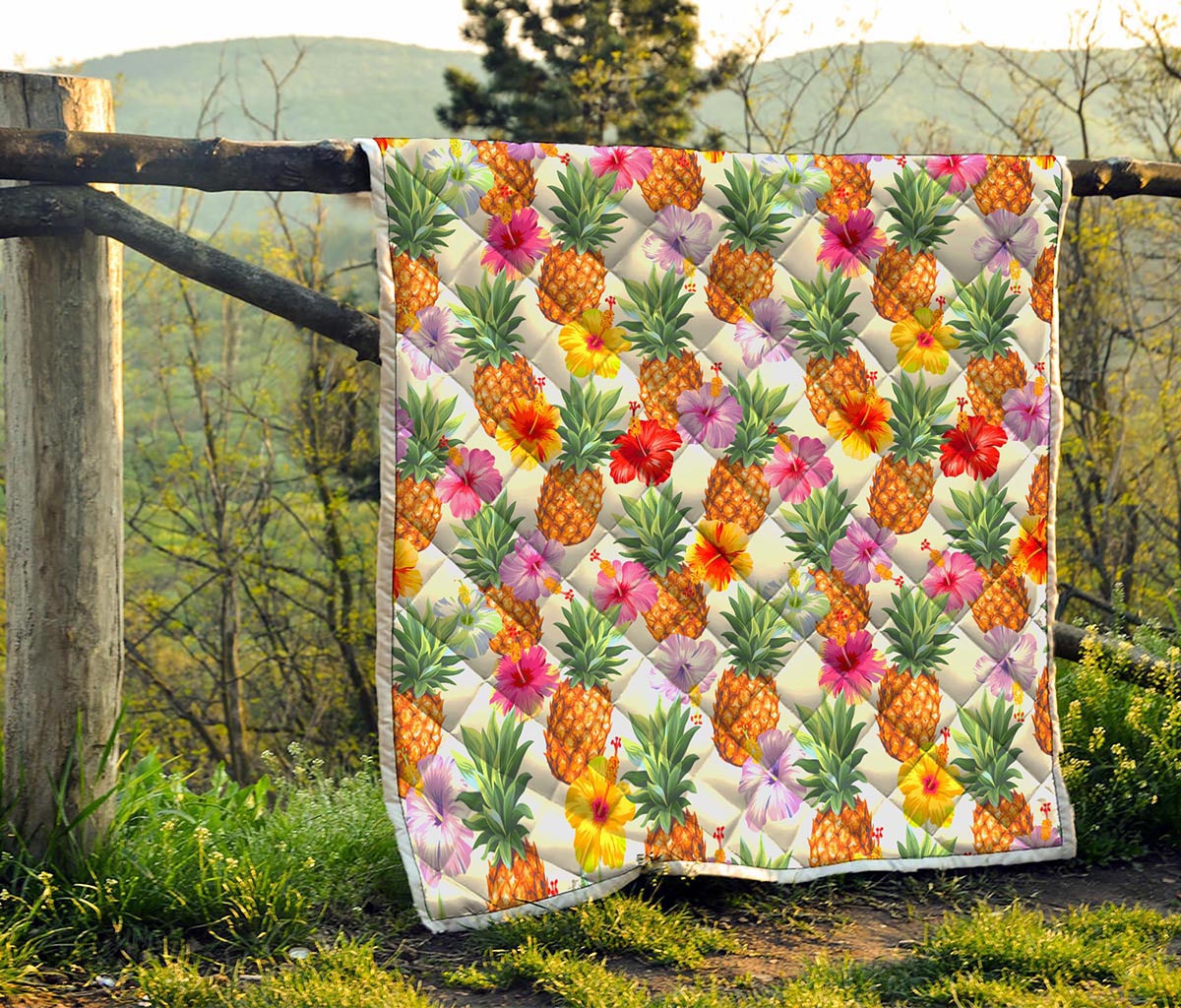 Hawaii Hibiscus Pineapple Pattern Print Quilt