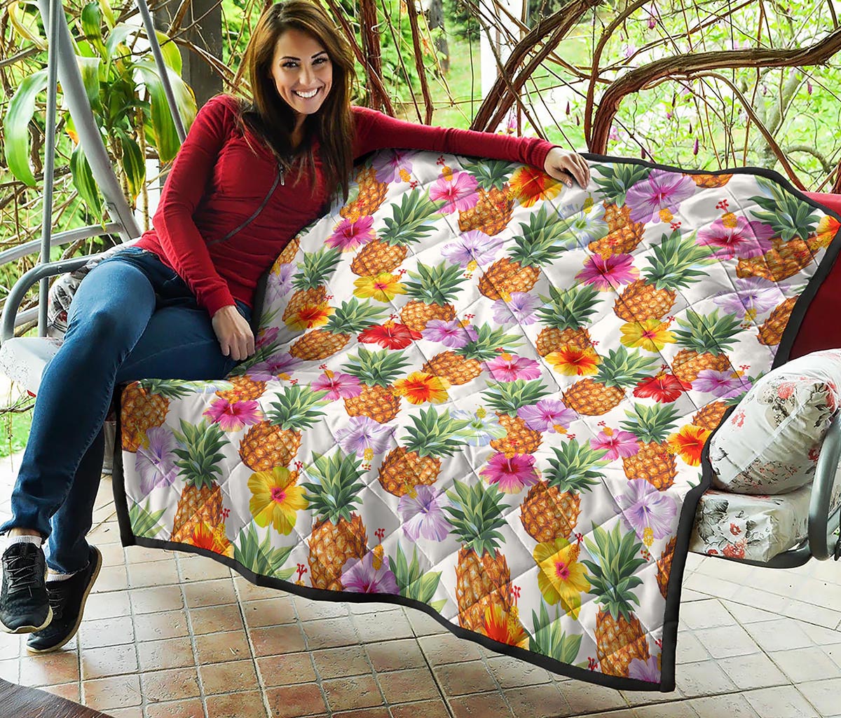 Hawaii Hibiscus Pineapple Pattern Print Quilt