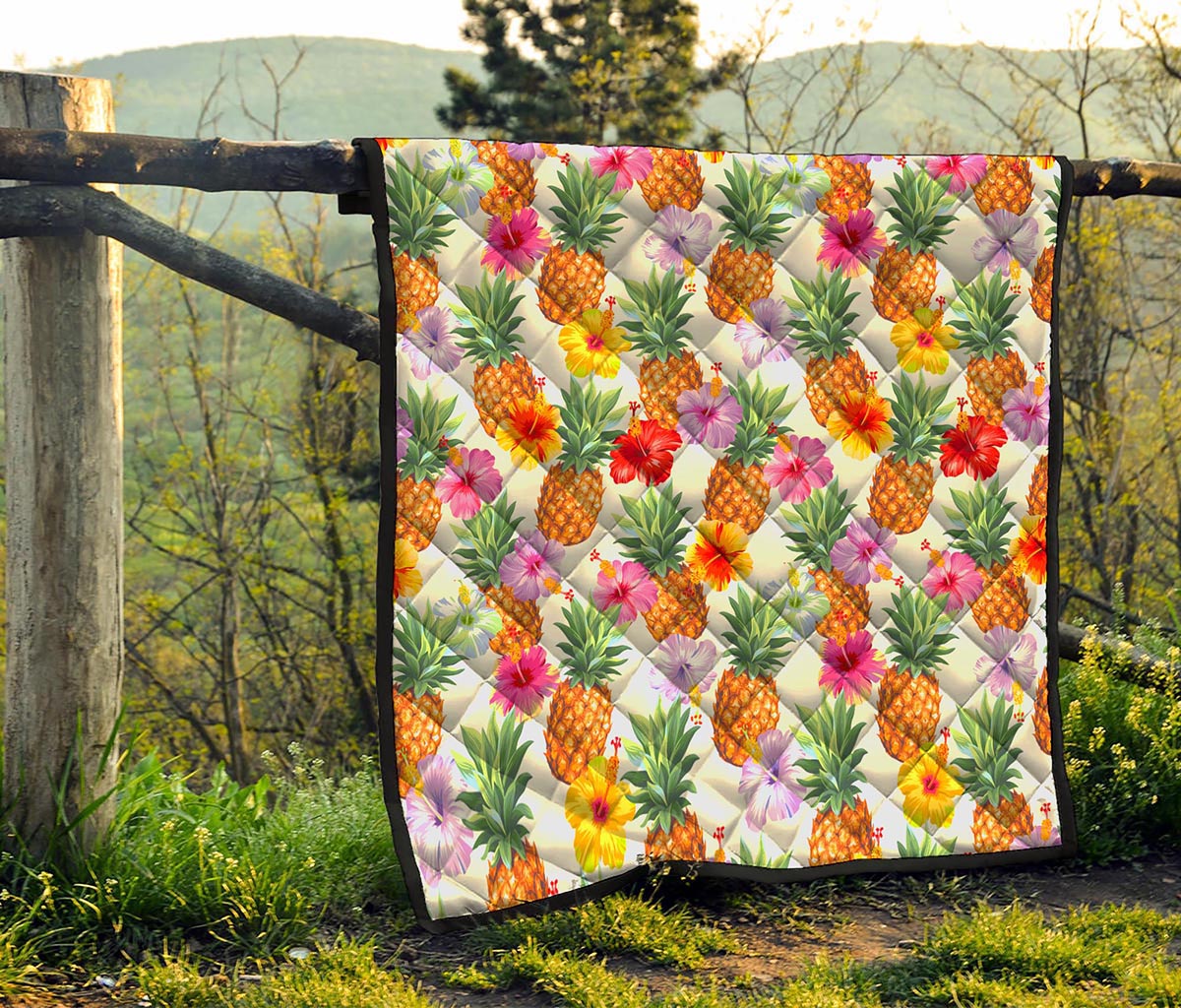 Hawaii Hibiscus Pineapple Pattern Print Quilt