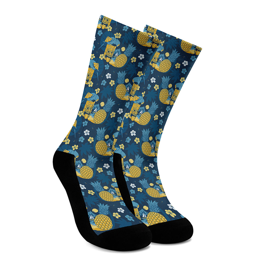 Hawaiian Tiki Pattern Print Crew Socks