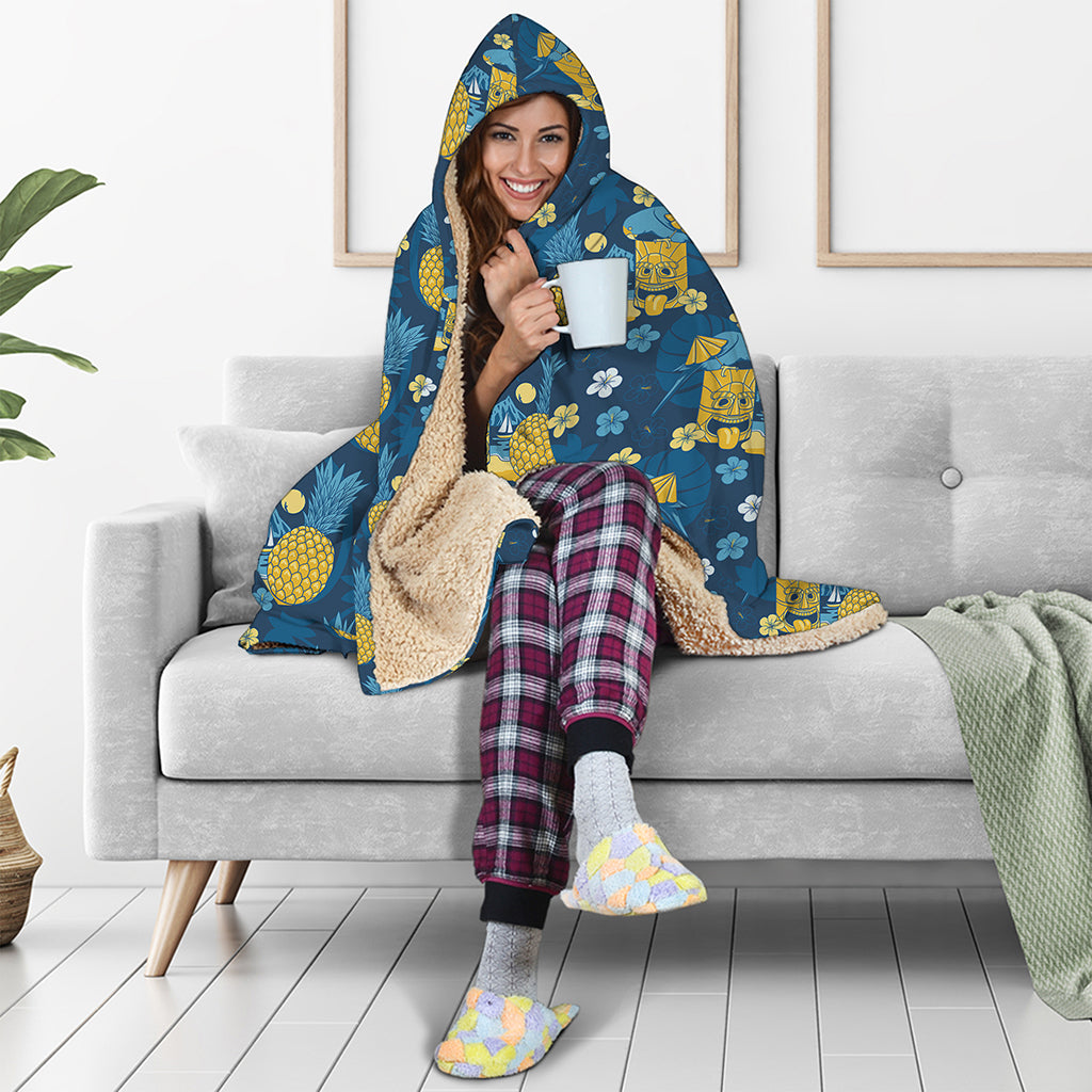 Hawaiian Tiki Pattern Print Hooded Blanket