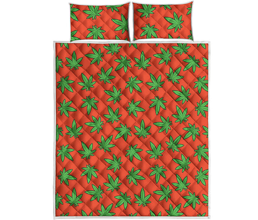 Hemp Leaf Pattern Print Quilt Bed Set