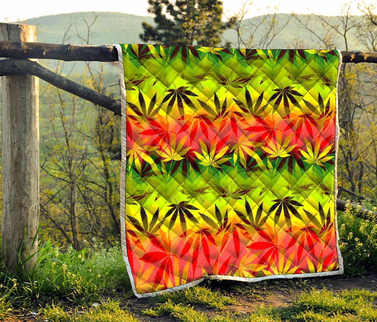 Hemp Leaf Reggae Pattern Print Quilt