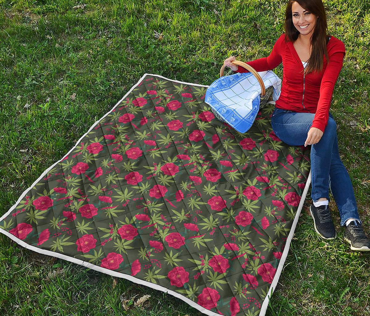 Hemp Leaves And Flowers Pattern Print Quilt