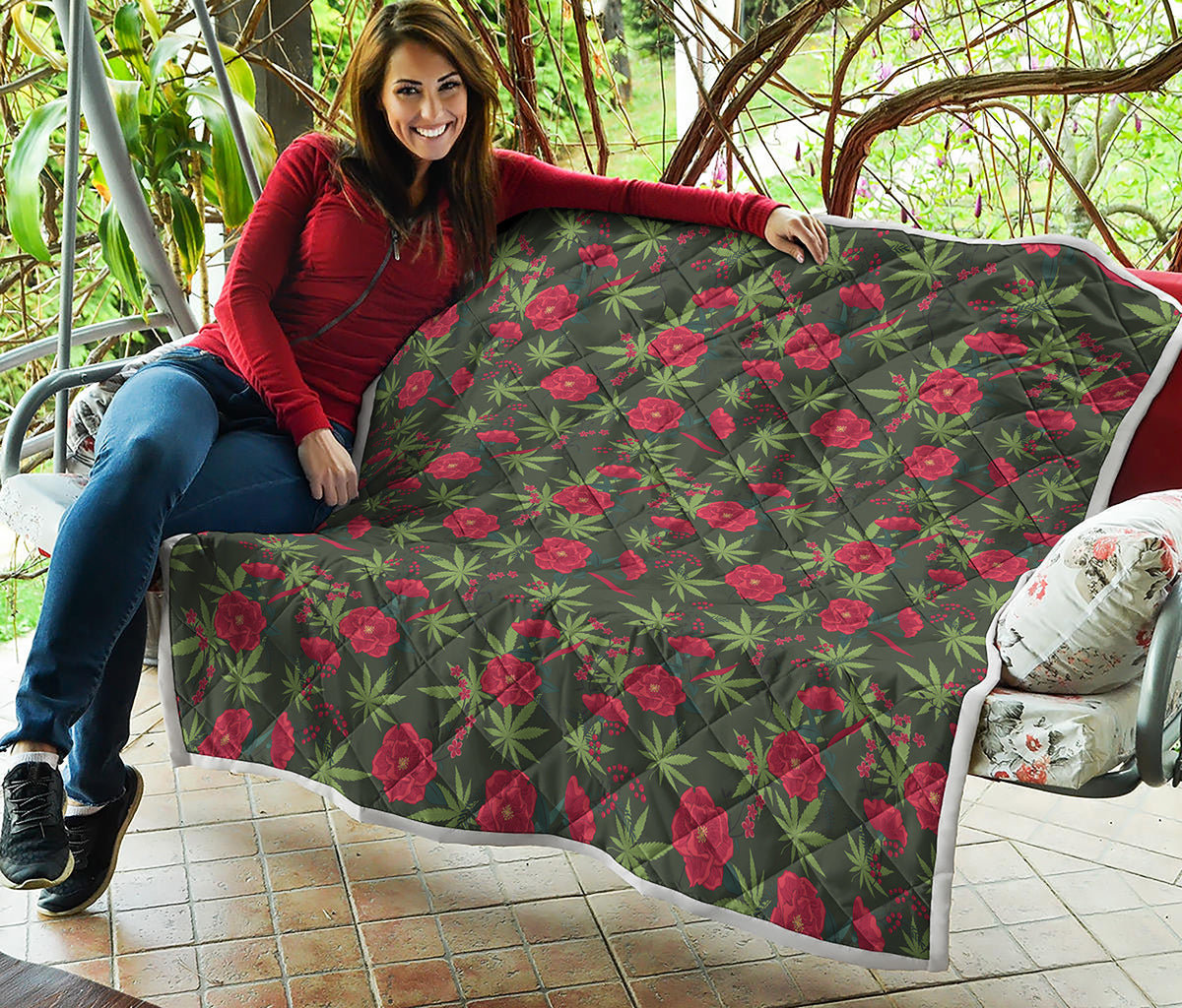Hemp Leaves And Flowers Pattern Print Quilt