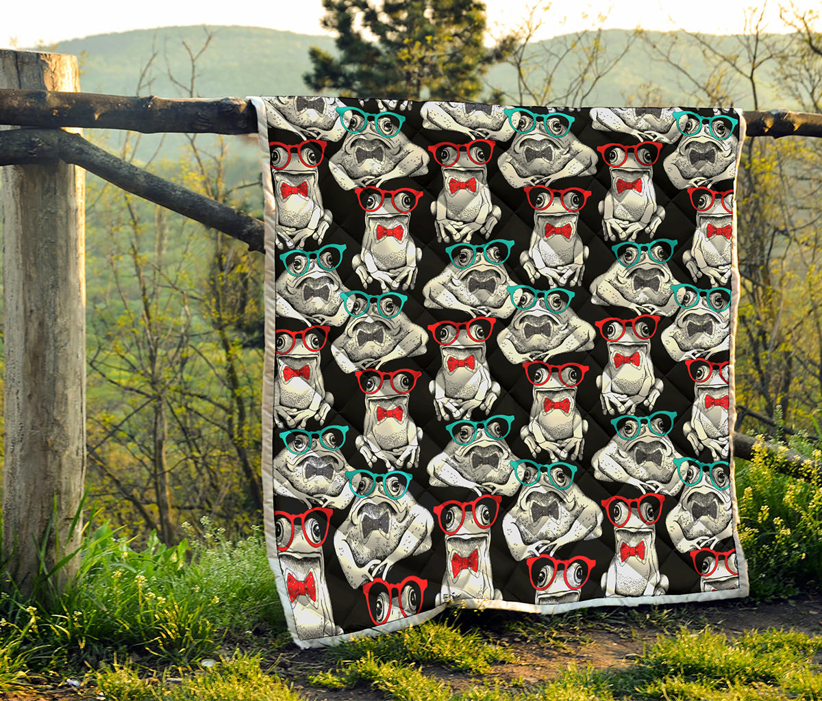 Hipster Frog Pattern Print Quilt