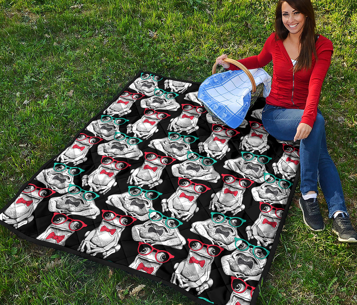 Hipster Frog Pattern Print Quilt