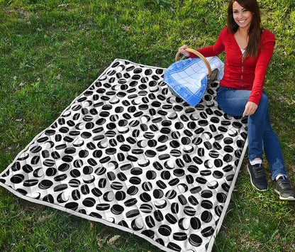 Hockey Puck Pattern Print Quilt