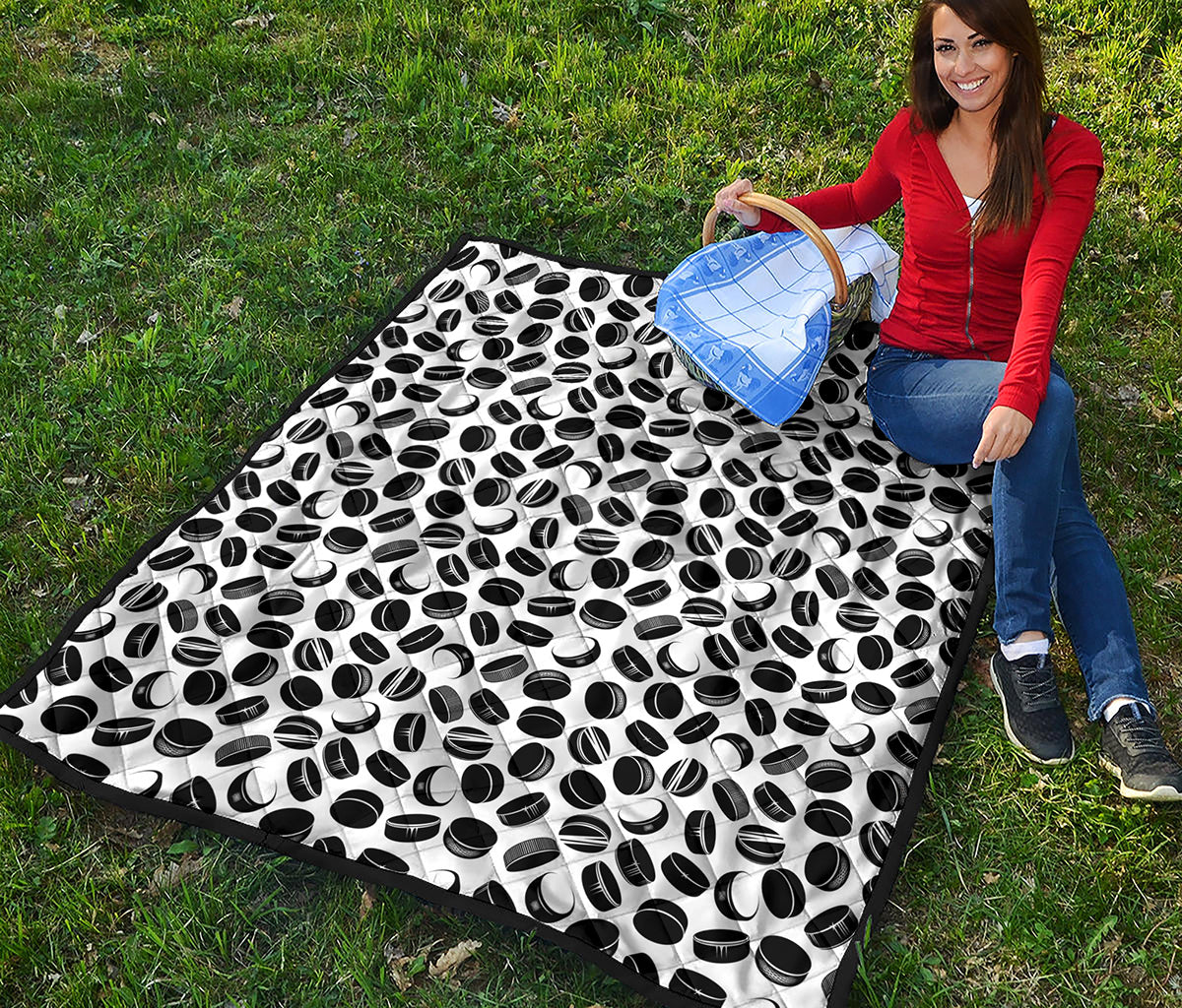 Hockey Puck Pattern Print Quilt