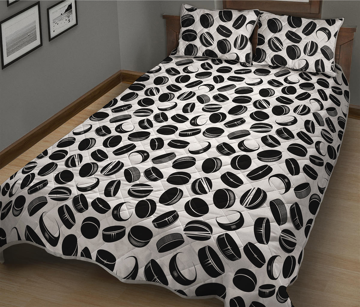 Hockey Puck Pattern Print Quilt Bed Set