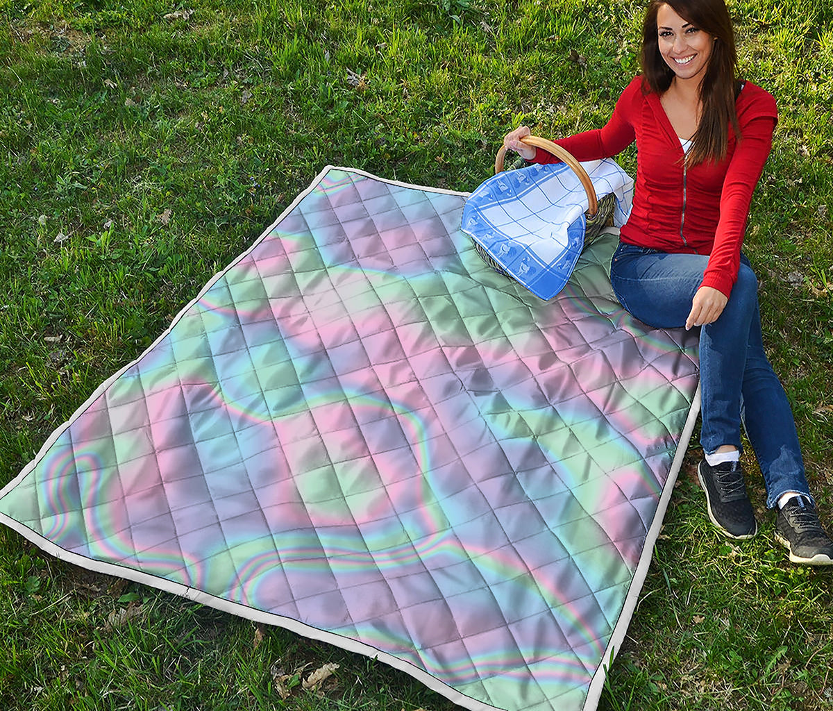Holographic Waves Print Quilt