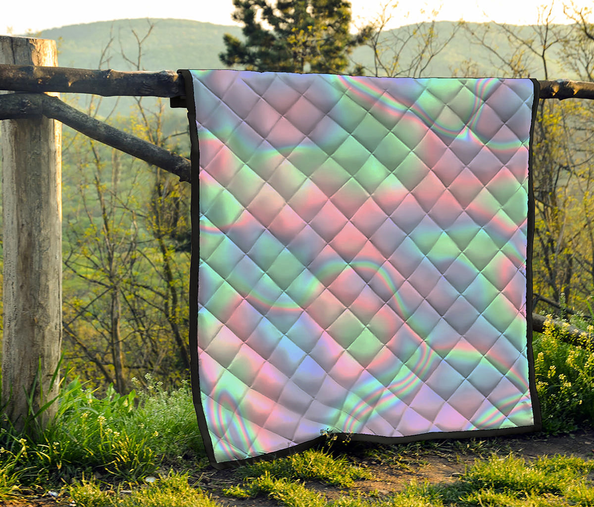 Holographic Waves Print Quilt