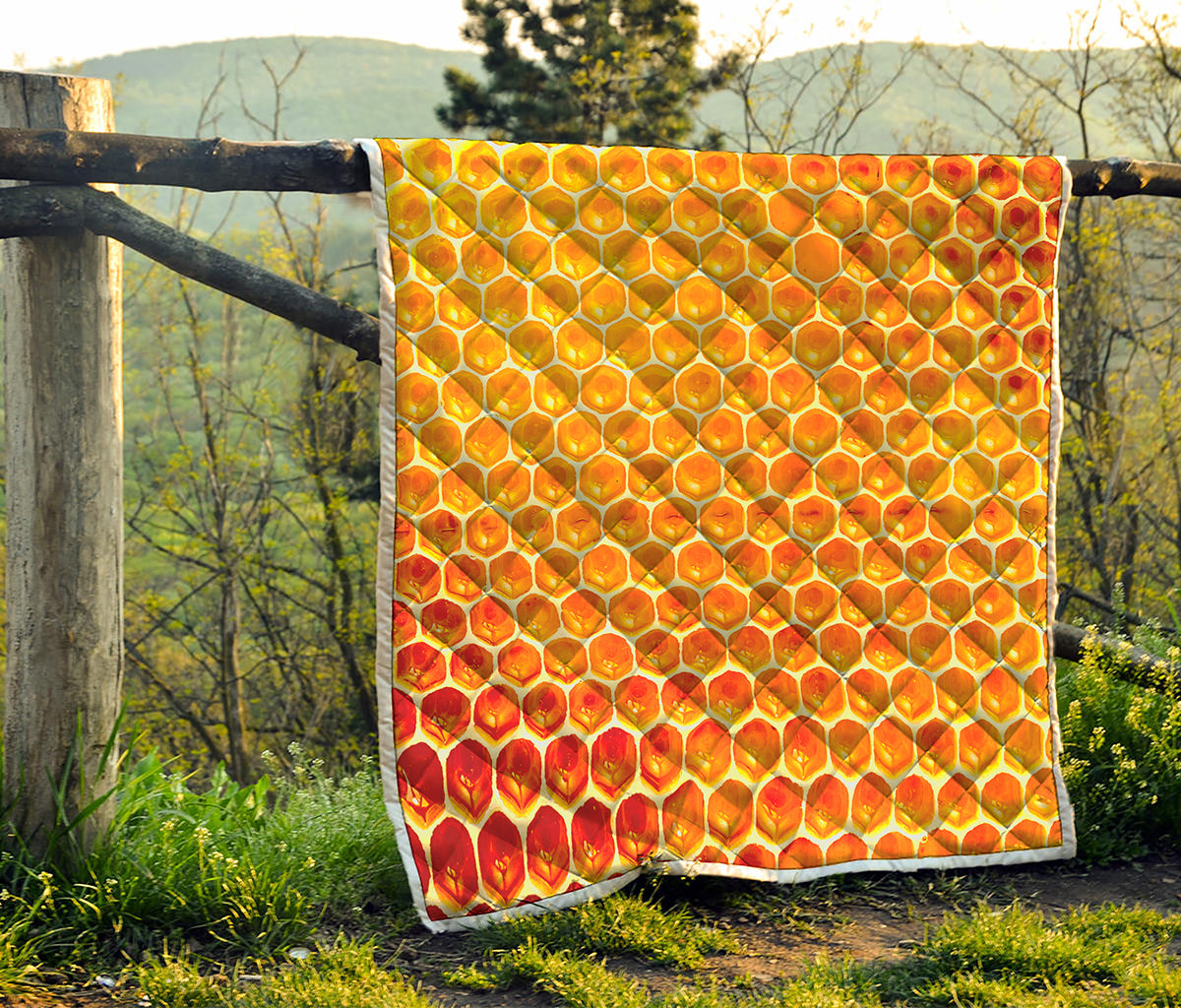 Honey Bee Hive Print Quilt