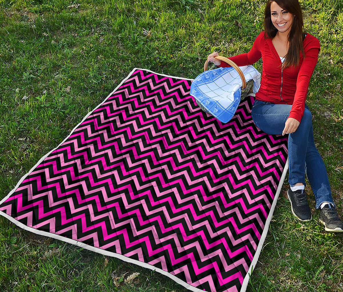 Hot Pink And Black Chevron Pattern Print Quilt