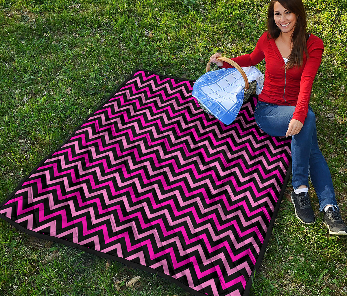 Hot Pink And Black Chevron Pattern Print Quilt