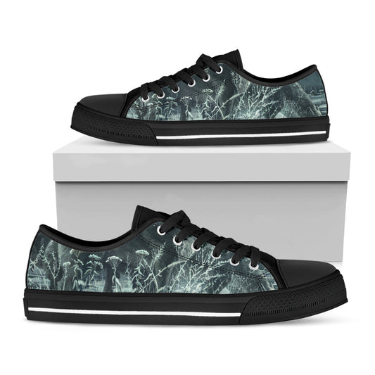 Howling Snowy Wolf Painting Print Black Low Top Shoes