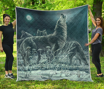 Howling Snowy Wolf Painting Print Quilt