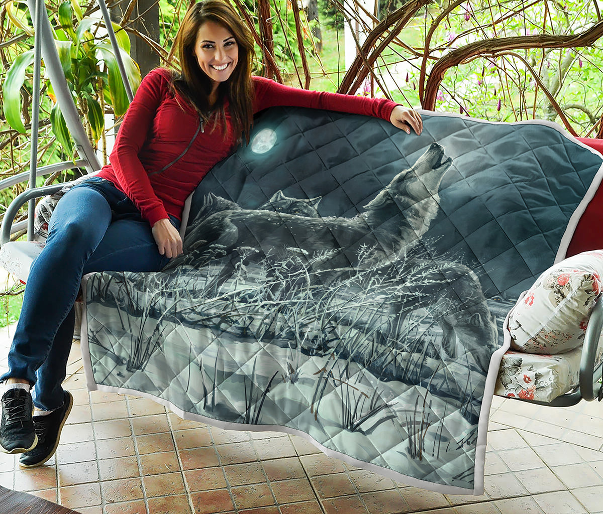 Howling Snowy Wolf Painting Print Quilt