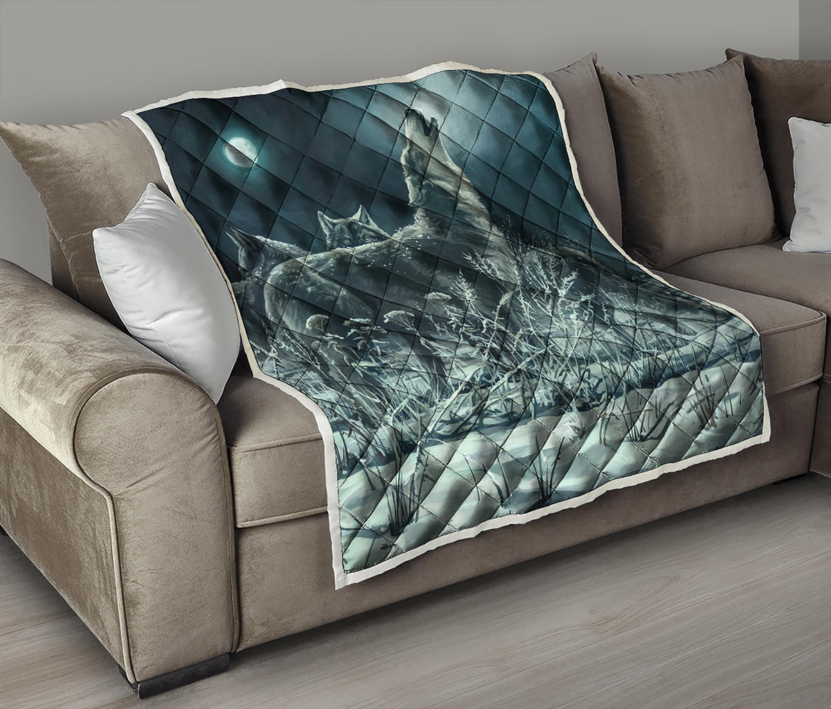 Howling Snowy Wolf Painting Print Quilt