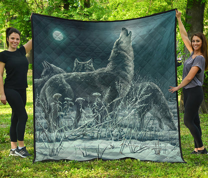 Howling Snowy Wolf Painting Print Quilt
