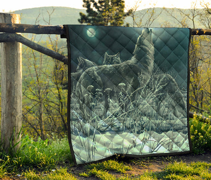 Howling Snowy Wolf Painting Print Quilt