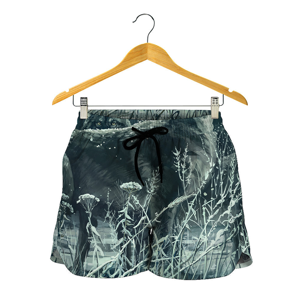 Howling Snowy Wolf Painting Print Women's Shorts