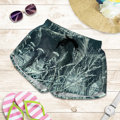 Howling Snowy Wolf Painting Print Women's Shorts
