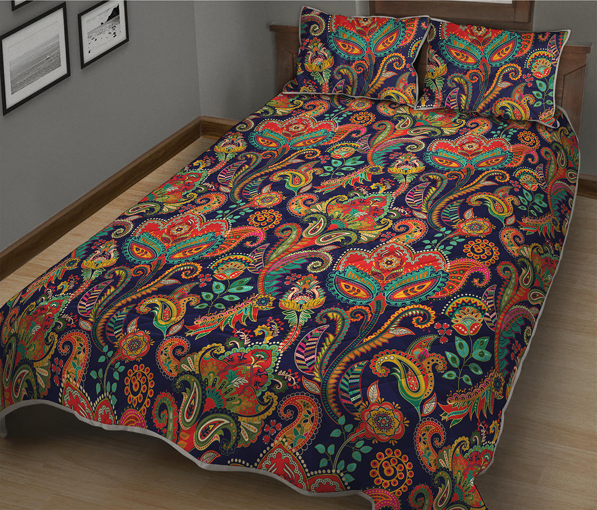 Indian Paisley Pattern Print Quilt Bed Set
