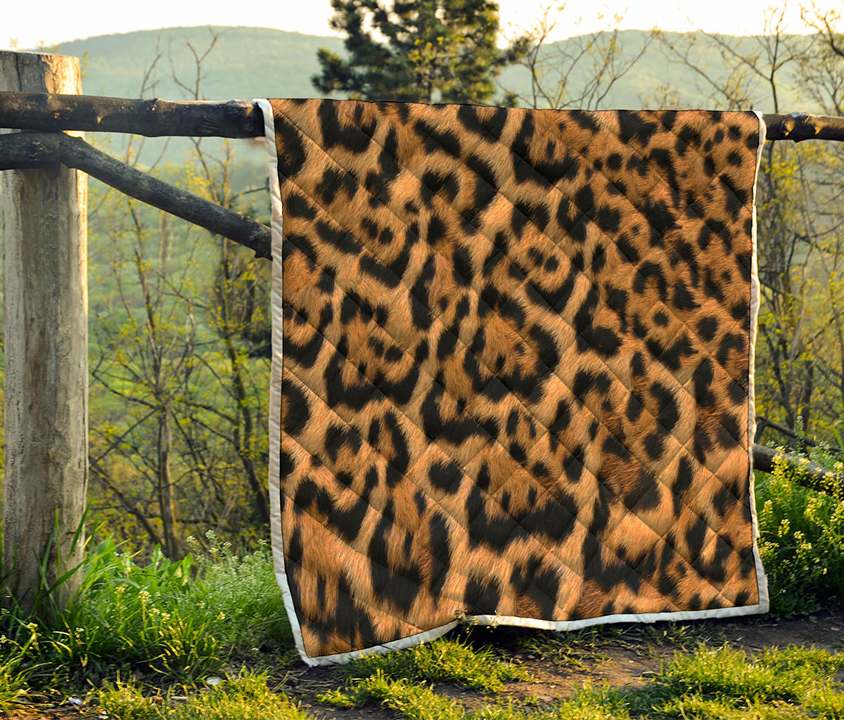 Jaguar Fur Pattern Print Quilt