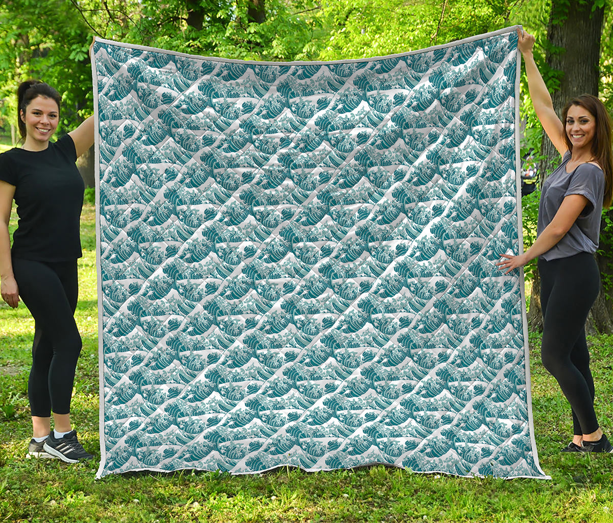 Japanese Kanagawa Wave Pattern Print Quilt