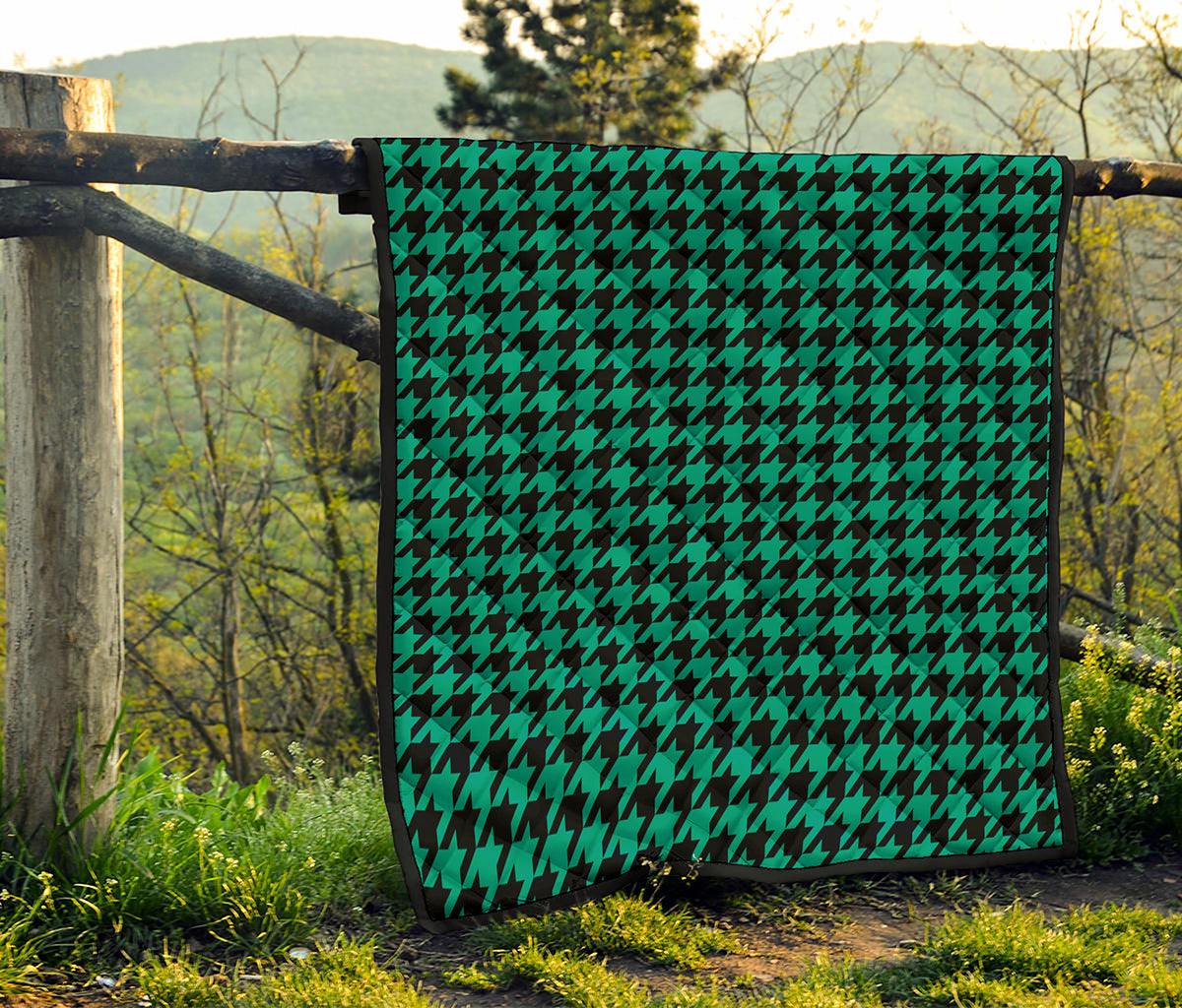 Jungle Green And Black Houndstooth Print Quilt