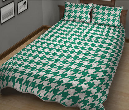Jungle Green And White Houndstooth Print Quilt Bed Set