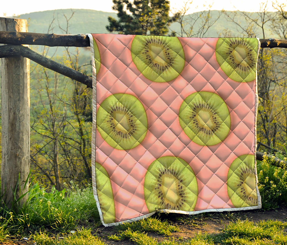 Kiwi Slices Pattern Print Quilt