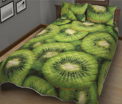 Kiwi Slices Print Quilt Bed Set
