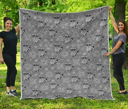 Knitted Raccoon Pattern Print Quilt