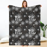 Koi Carp And Chrysanthemum Pattern Print Blanket