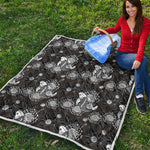 Koi Carp And Chrysanthemum Pattern Print Quilt