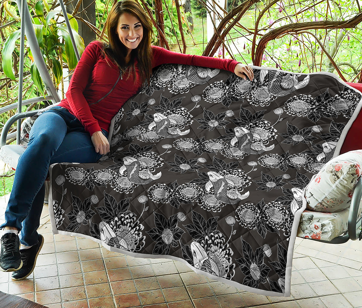 Koi Carp And Chrysanthemum Pattern Print Quilt