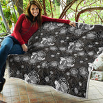 Koi Carp And Chrysanthemum Pattern Print Quilt
