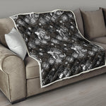 Koi Carp And Chrysanthemum Pattern Print Quilt