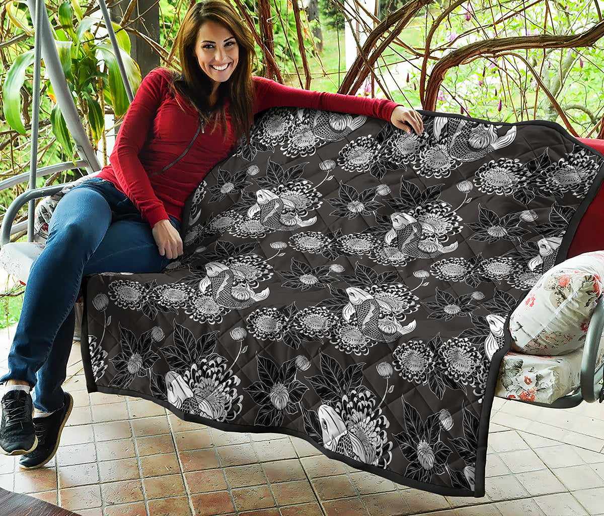 Koi Carp And Chrysanthemum Pattern Print Quilt