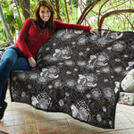 Koi Carp And Chrysanthemum Pattern Print Quilt