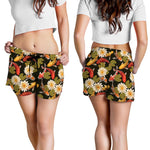 Koi Carp And Lotus Pattern Print Women's Shorts