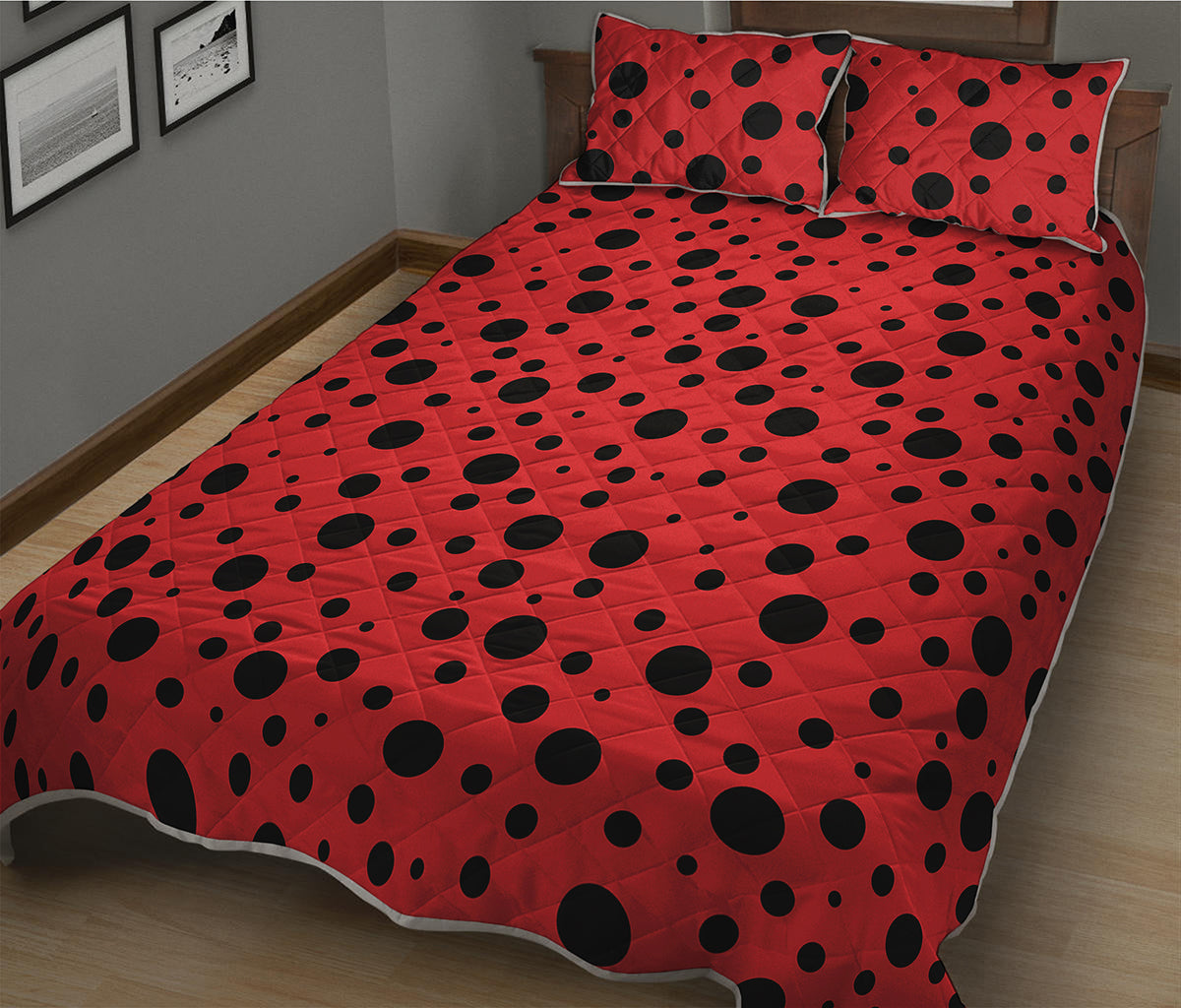 Ladybug Spots Pattern Print Quilt Bed Set